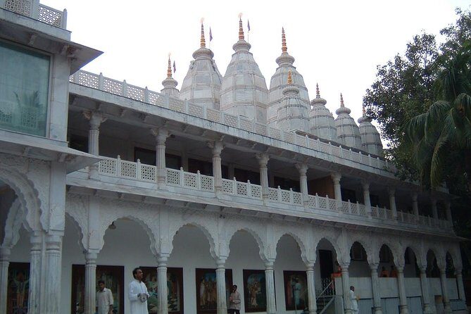 Mumbai Temple Tour in Private Vehicle - Mahalakshmi Temple: goddess of wealth and a stop that feels old