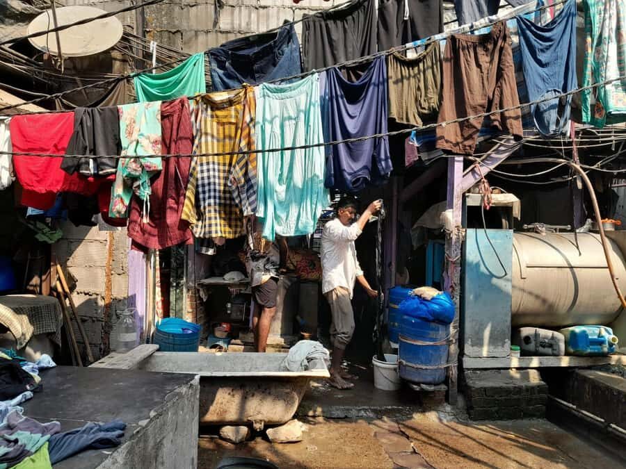 Mumbai:Dhobi Ghat Laundry,Dharavi Slum & Flower market Tour - Flower Market: Colors, scents, and quick morning trade