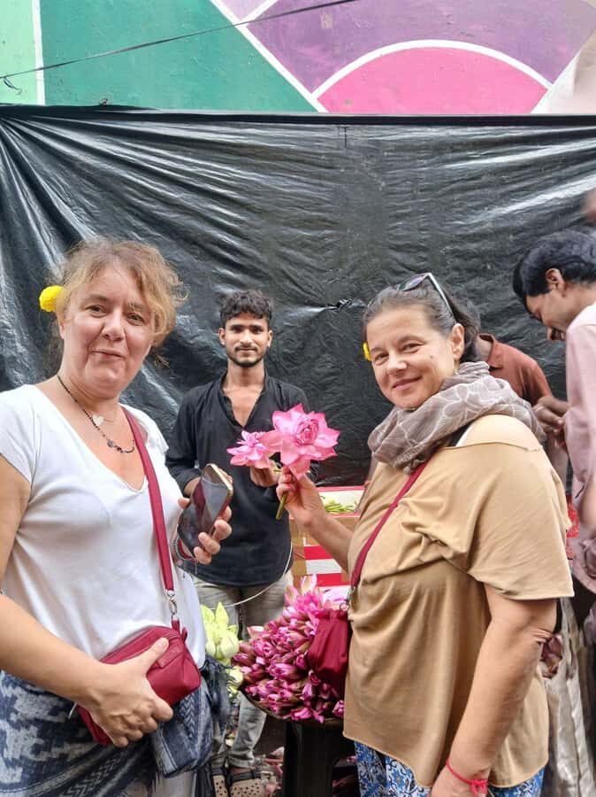 Mumbai:Dhobi Ghat Laundry,Dharavi Slum & Flower market Tour - Should you book this Mumbai Dhobi Ghat, Dharavi, and Flower Market tour?