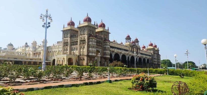 Mysore: Palace, Art Gallery & Devaraja Market Walking Tour - Mysore on Foot: why a 3-hour loop feels right