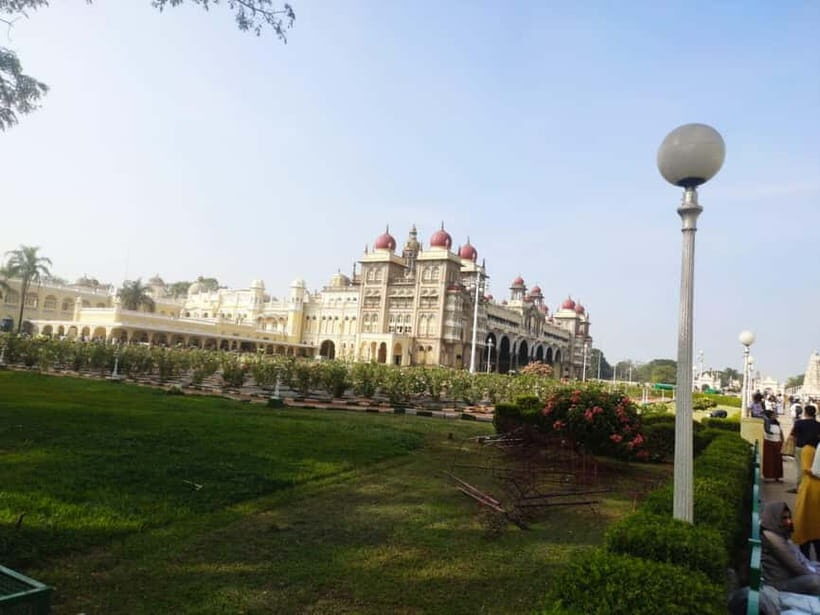 Mysore: Palace, Art Gallery & Devaraja Market Walking Tour - Who should book this Mysore palace, art gallery, and market walk