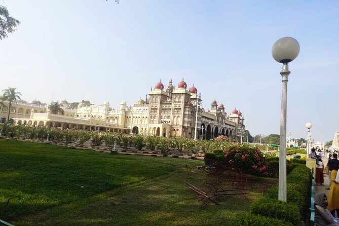 Mysore Palace + Jaganmohana Art Gallery + Devaraja Market = Mysore Heritage Walk - Guides Matter: What a Good Walk Usually Delivers Here