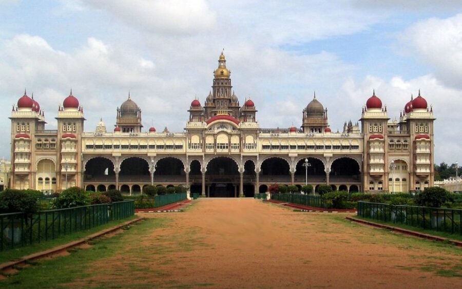 Mysore: Private Full-Day Sightseeing Tour of the City - Nandi (Bull Temple) and the single-piece black granite detail