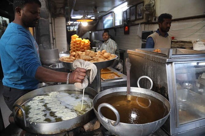 New Delhi Bicycle Tour - Connaught Place Breakfast: Puris, Samosas, and Tea or Coffee