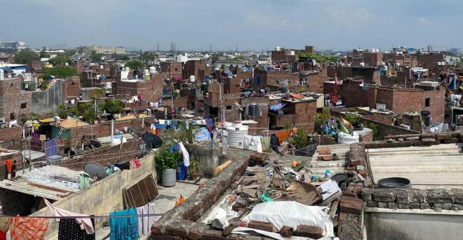 New Delhi - Ethical Sanjay Colony Slum Tour with Local guide - First stop: how Delhi education works, seen from the outside