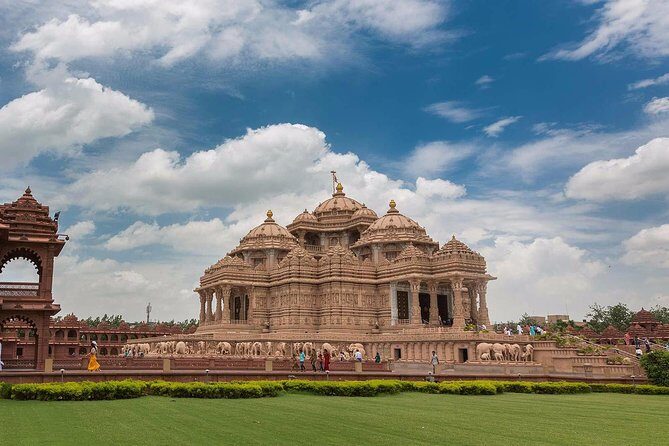 New Delhi: Mughal's architecture tour with transfers - A Mughal Day From Old Delhi to Qutub Minar