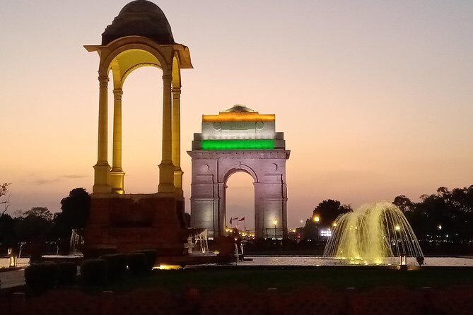 New Delhi Night Tour group tour - Gurudwara Bangla Sahib: calm, community, and food