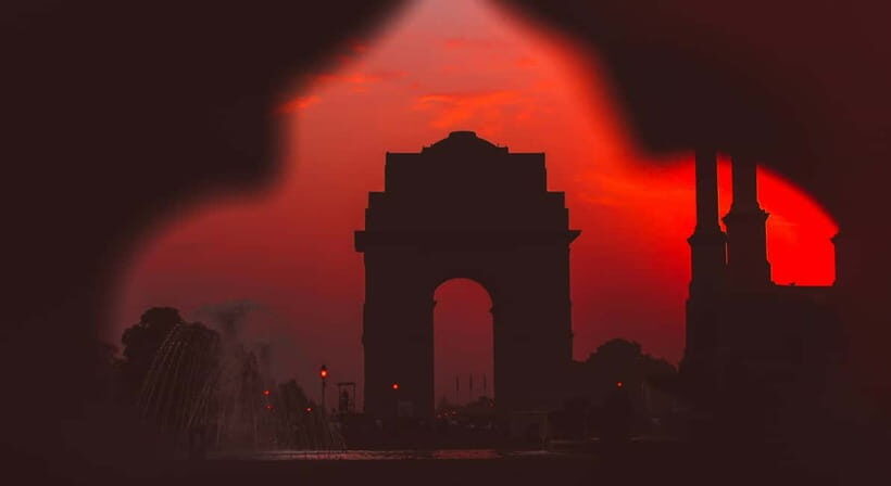 New Delhi : Night View of Delhi Tour - 4 Hrs - ISKCON Temple and Birla Mandir (Laxmi Narayan Temple): the dress code checkpoint