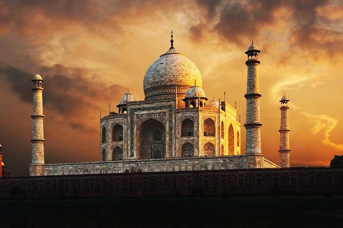 New Delhi: Private Guided Delhi Temples And Spiritual Tour by Car - Gurudwara Bangla Sahib: gold inside, calm all around