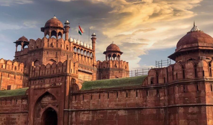 New Delhi: Private Old & New Delhi Day Trip & Optional Guide - Red Fort and Mughal grandeur without the museum-bulk feeling