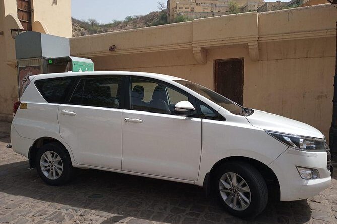 New Delhi to Agra Airport/Hotel – One-Way Cab Private Transfers - On the Road: Comfort Stops and the Real Time It Takes