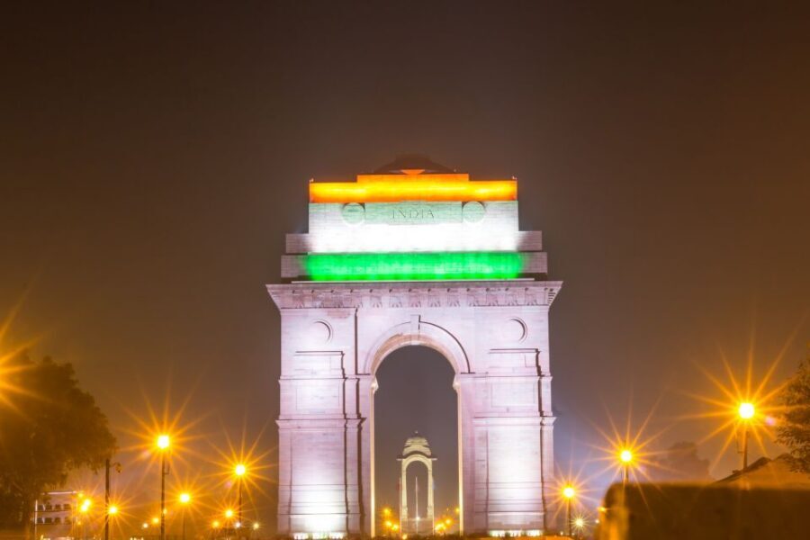 New Delhi: Walking Tour by Night - Languages, Group Format, and Who This Tour Fits