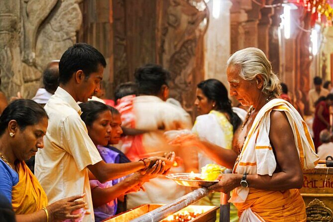 Night Ceremony in Madurai Meenakshi Amman Temple - What happens during the night ceremony (music, prayers, and the temple’s daily rhythm)