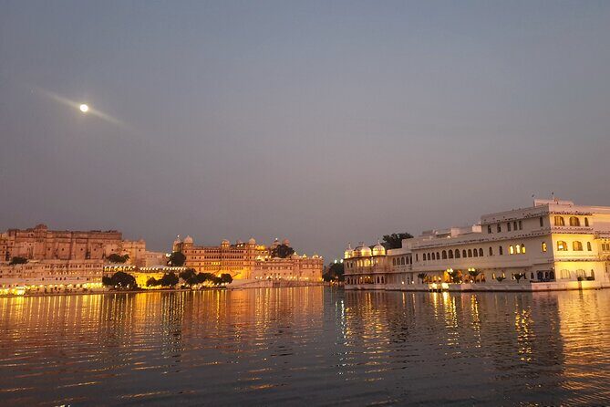 Night Heritage walk " Travel with Chinmay " - with Refreshments. - Route basics: from Jagdish Temple toward Fateh Sagar Lake