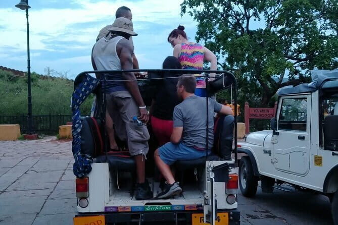 Night Safari in Jaipur on an Open Jeep - Jal Mahal lights: the best “calm moment” on the route