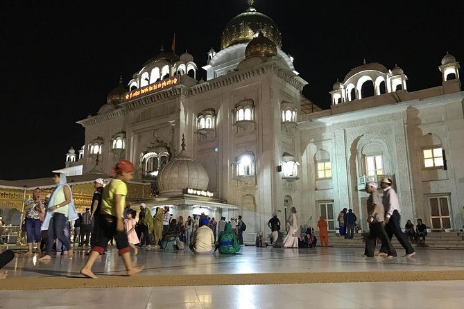 Night view Delhi Tour by AC Car From Delhi - India Gate to Connaught Place: your night drive starter pack