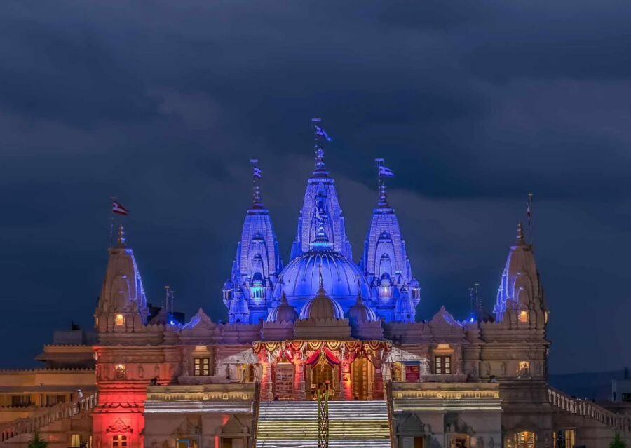 Night Walk Tour Pune (2 Hours Guided Walking Tour) - Hidden lanes and market scenes: where the city feels local