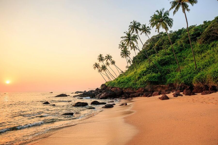 North Goa: Private Day Tour - Mandrem, Vagator, and Chaurangi Nath Temple: the coast with a spiritual detour