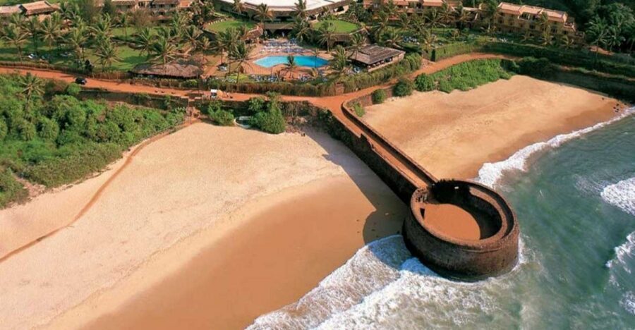 North Goa: Private Full-Day Tour with Pickup and Drop-Off - How this private North Goa day works with a driver
