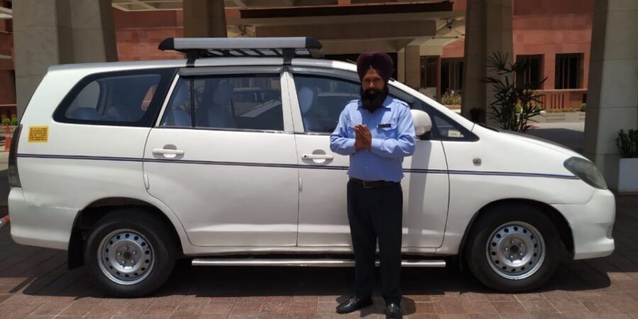 Old and New Delhi: 8-Hour Private City Tour - Lotus Temple, India Gate, Gurudwara Bangla Sahib, and Raj Ghat