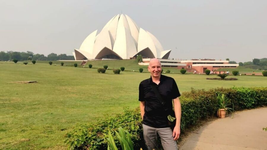 Old and New Delhi City Private Day Tour - 4 to 8 Hours - Lotus Temple and Gurudwara Bangla Sahib: Spiritual Stops with Different Styles