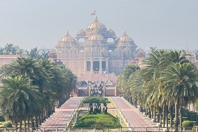 Old And New Delhi Private Guided Tour With Entrances- 8 Hours - Why this Old + New Delhi day works so well
