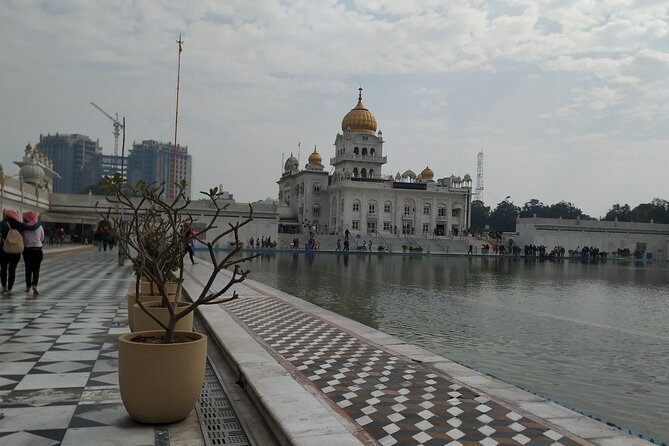 Old Delhi and Temples tour with a Local - Bangla Sahib Gurudwara and Langar: why the food part matters