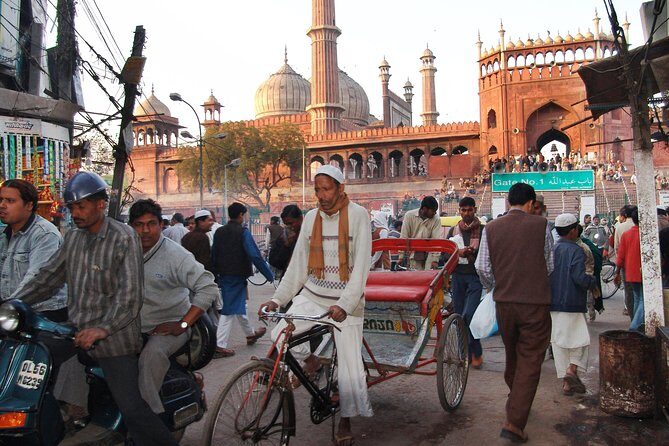 Old Delhi Haveli Visit and Bazaar Walk Tour - Meeting outside Lal Quila: get your bearings fast