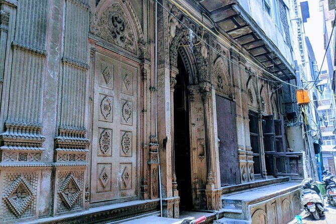 Old Delhi Haveli Visit and Bazaar Walk Tour - Mirza Ghalib Ki Haveli: the courtyard-house moment that sticks