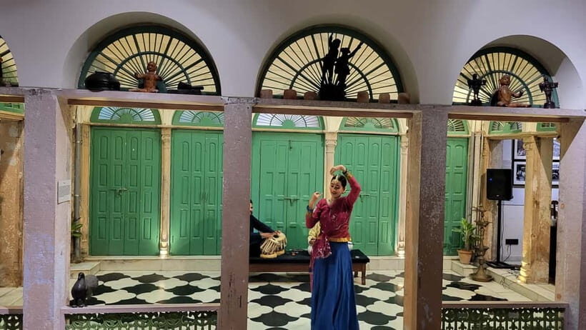 Old Delhi Haveli with live Classical dance, music & cuisine - How the tuk-tuk and tube ride sets the tone in Old Delhi