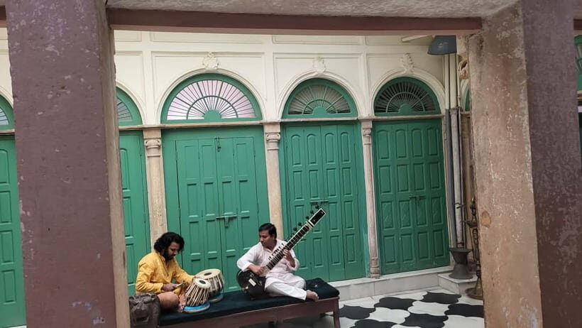 Old Delhi Haveli with live Classical dance, music & cuisine - Lunch in an antique haveli: where food becomes part of the show