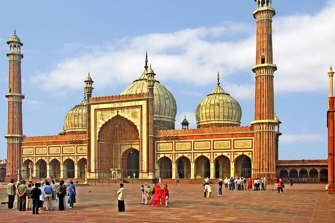 Old Delhi, New Delhi Sightseeing - Jama Masjid: Mughal ambition in a single building plan