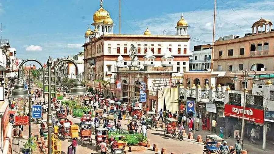 Old Delhi: Red Fort, Jama Masjid & Chandni Chowk by Tuk Tuk - Street food near Jama Masjid: how to eat confidently in Old Delhi