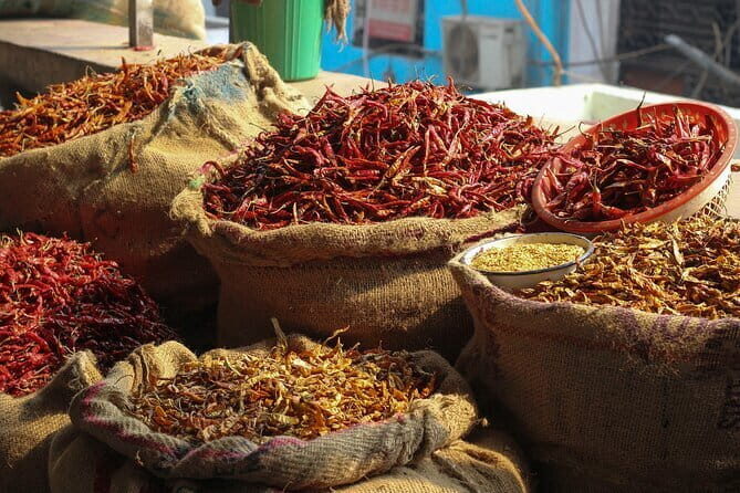 Old Delhi Spice Market and Temple Tour - Chandni Chowk Market Time: Shopping Energy with a Script