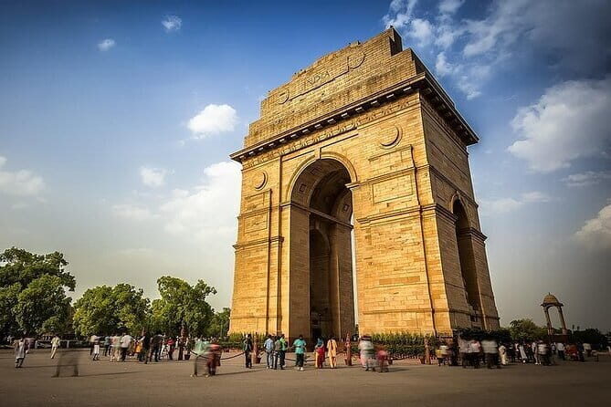 Old Delhi Spice Market and Temple Tour - Fatehpuri Mosque: Red Sandstone and a Calm Pause