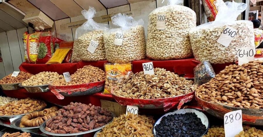 Old Delhi Temples and Spice Market Tour - Sis Ganj Guru Dwara: faith history and the community kitchen that hits hard