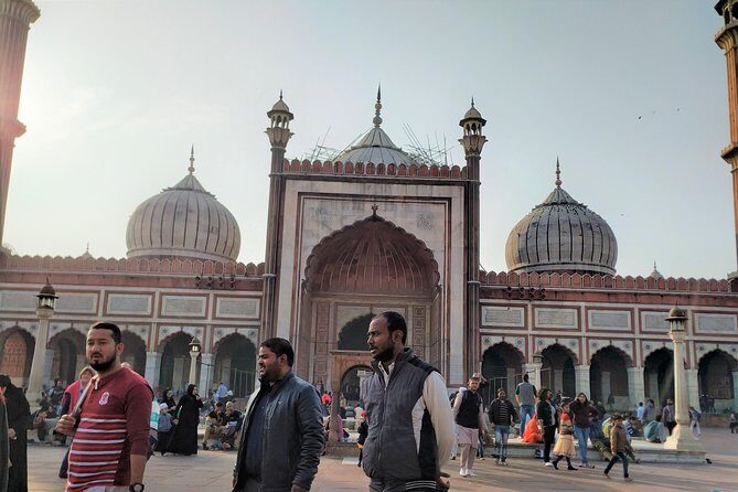 Old Delhi tour with a Local - Rickshaw to Jama Masjid: Mughal Power, Up Close