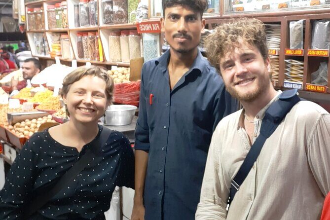 Old Delhi's heritage, Spice market, Masala Chai & food sampling - Kinari Bazar: the samosa stop that makes the day click