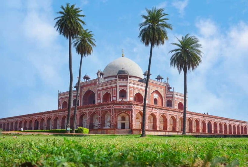 Old & New Delhi Private Tour with Slum Visit - Old Delhi with purpose: Jama Masjid to Chandni Chowk without getting lost