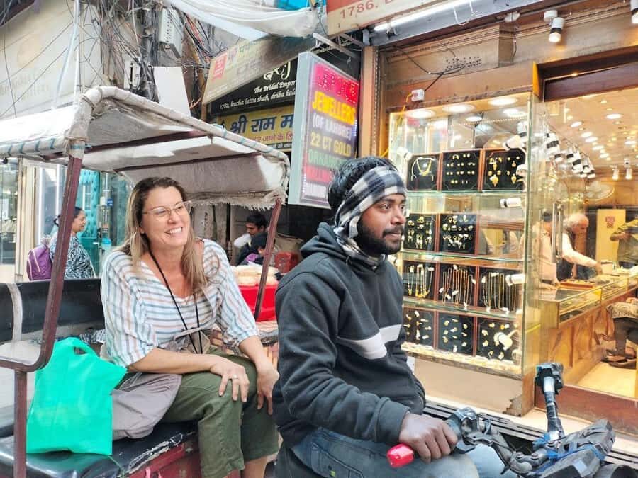 Old & New Delhi Shopping Tour with Female Consultant - Should You Book This Old and New Delhi Shopping Tour?