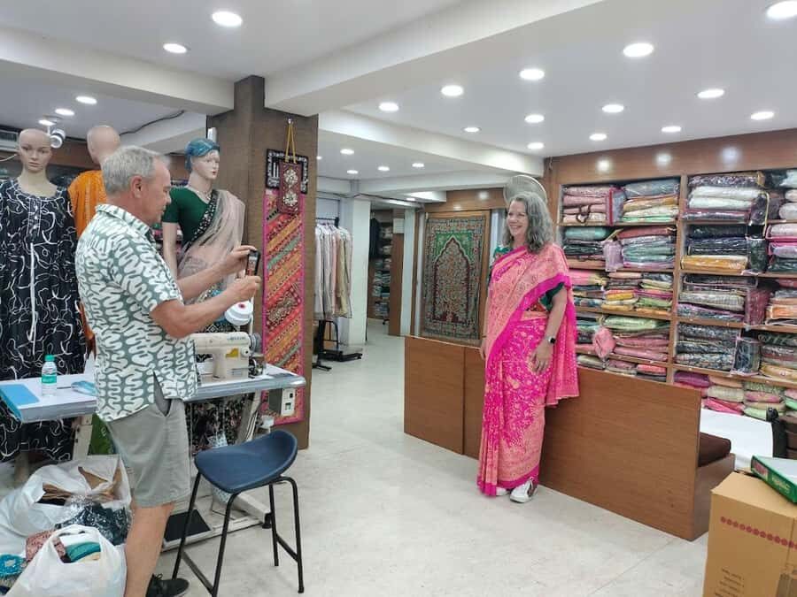 Old & New Delhi Shopping Tour with Female Consultant - Wedding Shopping, Tailoring, and Customization in Short Time