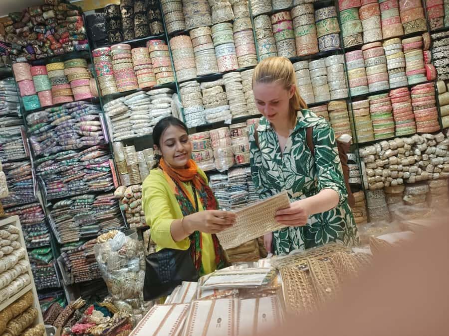 Old & New Delhi Shopping Tour with Female Consultant - How Solo Women Stay Comfortable With a Female Guide