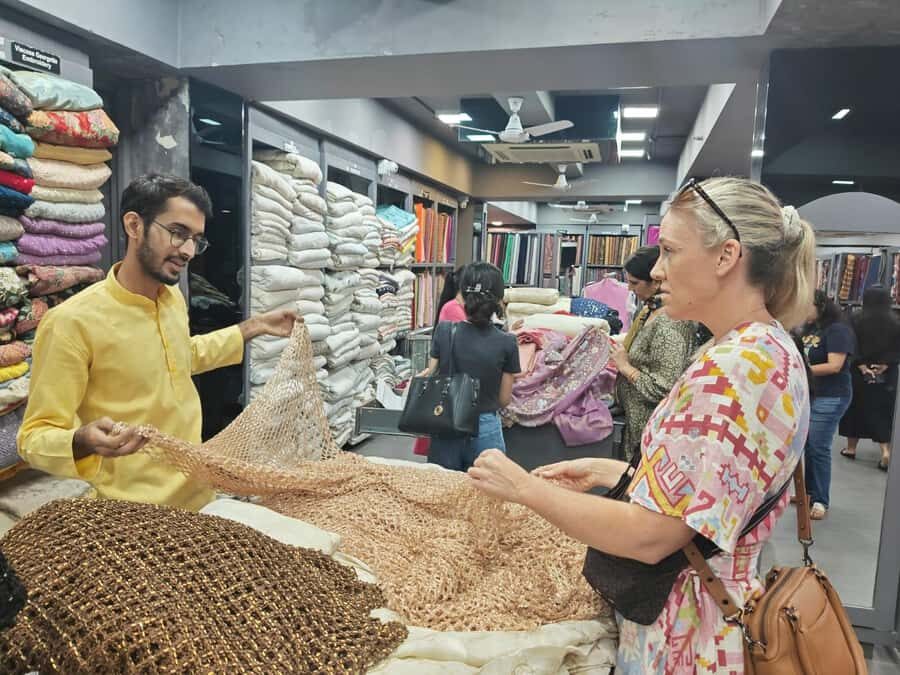 Old & New Delhi Shopping Tour with Female Consultant - Spice Market Stops and the Chaat Moment You’ll Remember