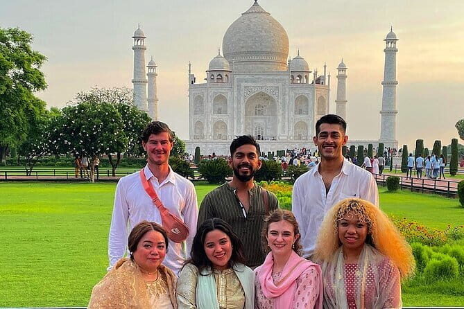 One-Day Private Taj Mahal Tour From Mumbai - From Mumbai to Delhi: flights and the road to Agra