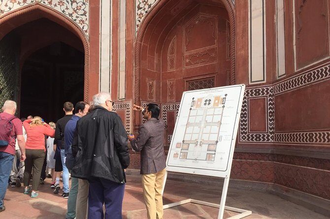One Day Tour to Taj Mahal from Delhi by Fastest Train with Meals - Meals plan that actually fits a sightseeing day