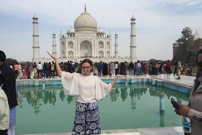 One Day Tour to Taj Mahal from Delhi by Fastest Train with Meals - Stop 2: Taj Mahal with a guided visit and entry included