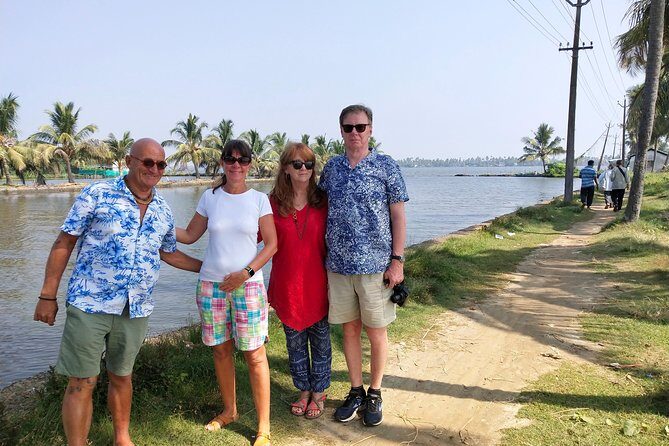 One hour Backwater Tour and tuk tuk tour in kochi with pickup - Cochin Spice Market: a practical pause for senses (and souvenirs)
