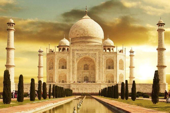 Overnight Agra Tour 2 days - From Delhi to Agra by AC car: what “efficient” really means here