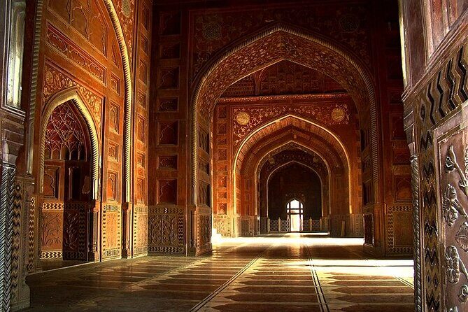 Overnight Agra Visit - How the guide support helps beyond the monuments