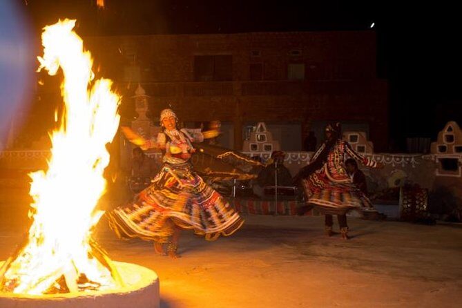 Overnight Camping With Camel Safari In Jodhpur - Dinner, breakfast, and a Rajasthani folk performance (when it’s offered)